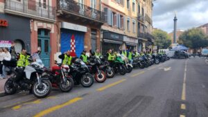 Photo des motards de SOMOS, avant l'évènement, dans la zone moto