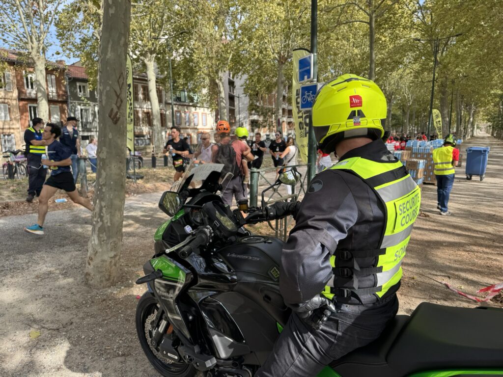 Motards SOMOS aux 10km du Stade Toulousain, prêt à intervenir