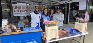 Membres SOMOS sur un stand lors de l'opération Une Rose Un Espoir 2026