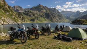 Image de motards faisant un bivouac au bord d'un lac